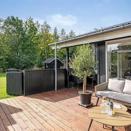 Holiday home Elnur - From The Sea By Interhome